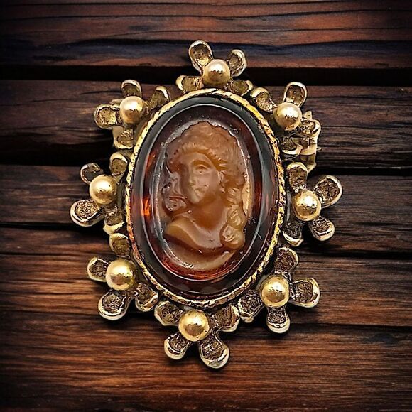 Root Beer Amber Glass Cameo Brooch Pin Antique Gold Tone MINI Carved Victorian - Picture 12 of 15